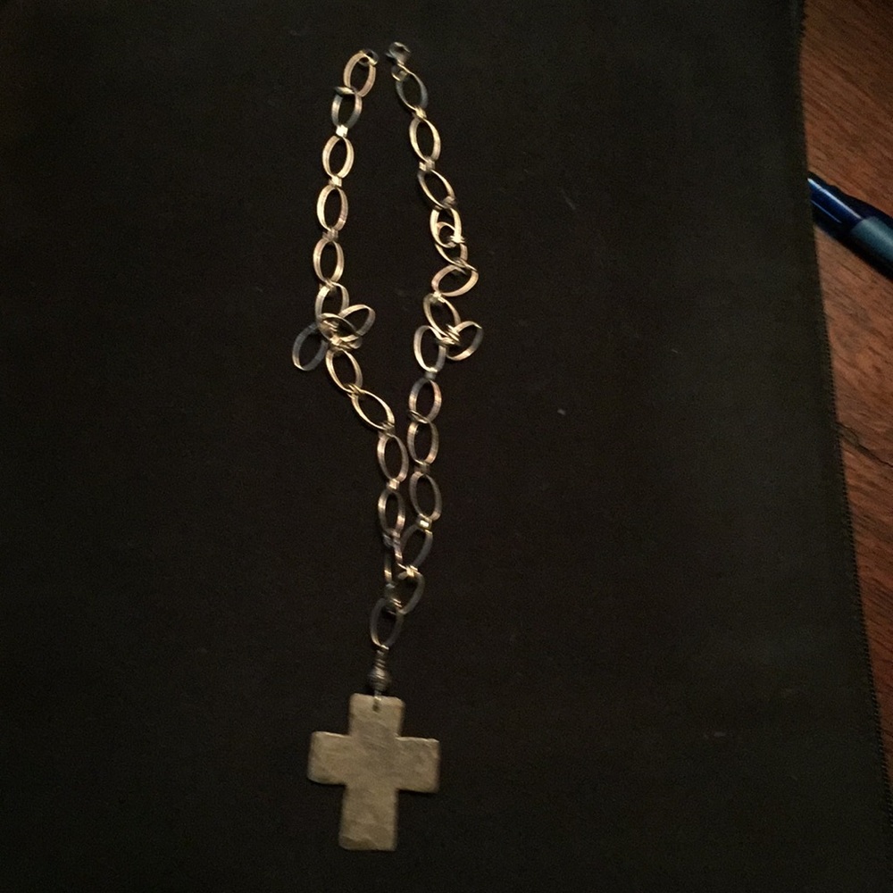 Silver link necklace with cross pendant